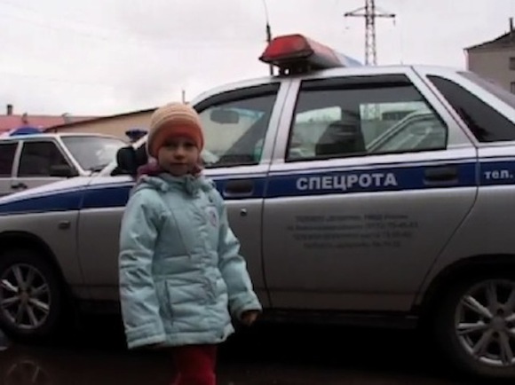 Пятилетняя девочка одна прошла пол-Вологды поздно вечером | Пешеходы и автомобили